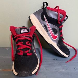 Nike Team Hustle d 6 599188-006 Size 12.5C Black/Red